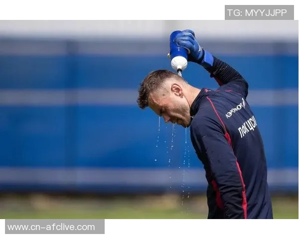 aek雅典与莫陆军激战正酣谁能在欧联杯中笑到最后